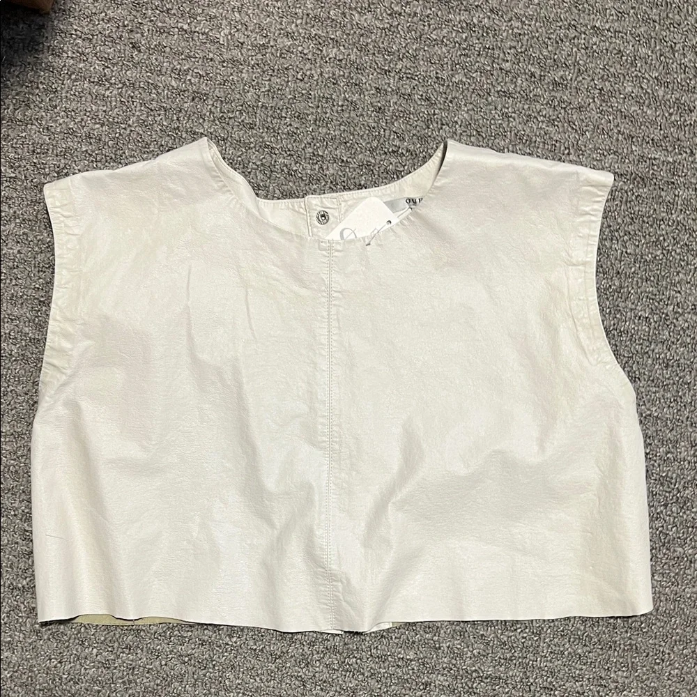 Guess White Button-Back Sleeveless Top - Picture 3 of 4
